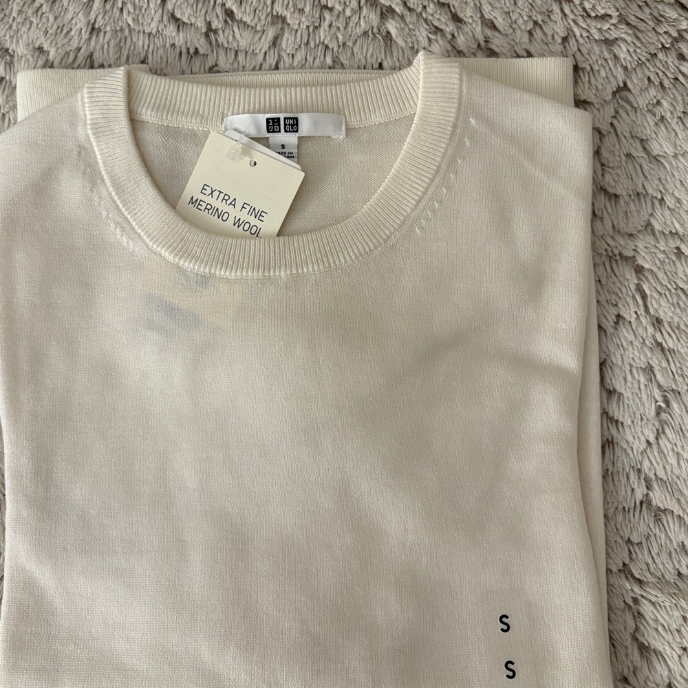 Uniqlo Cream Crew Neck Merino Wool Sweater for Women - Picture 3 of 4